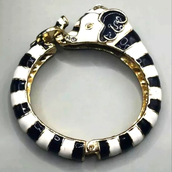 Vintage black and white elephant clamper bracelet statement style - Picture 1 of 8